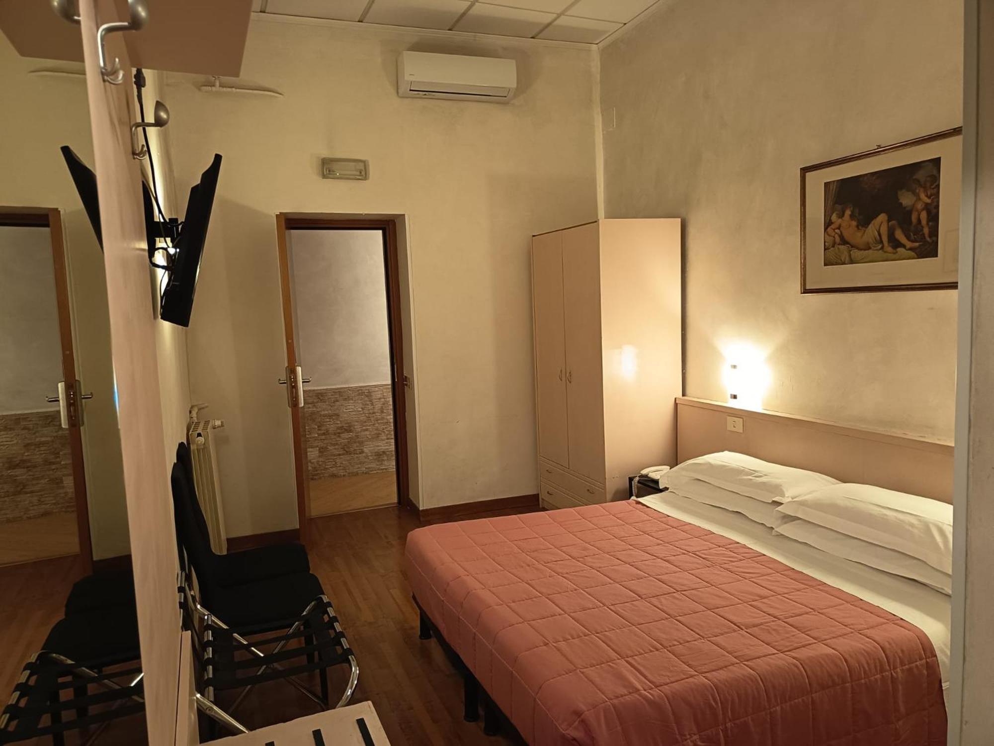 Julia Hotel 3*