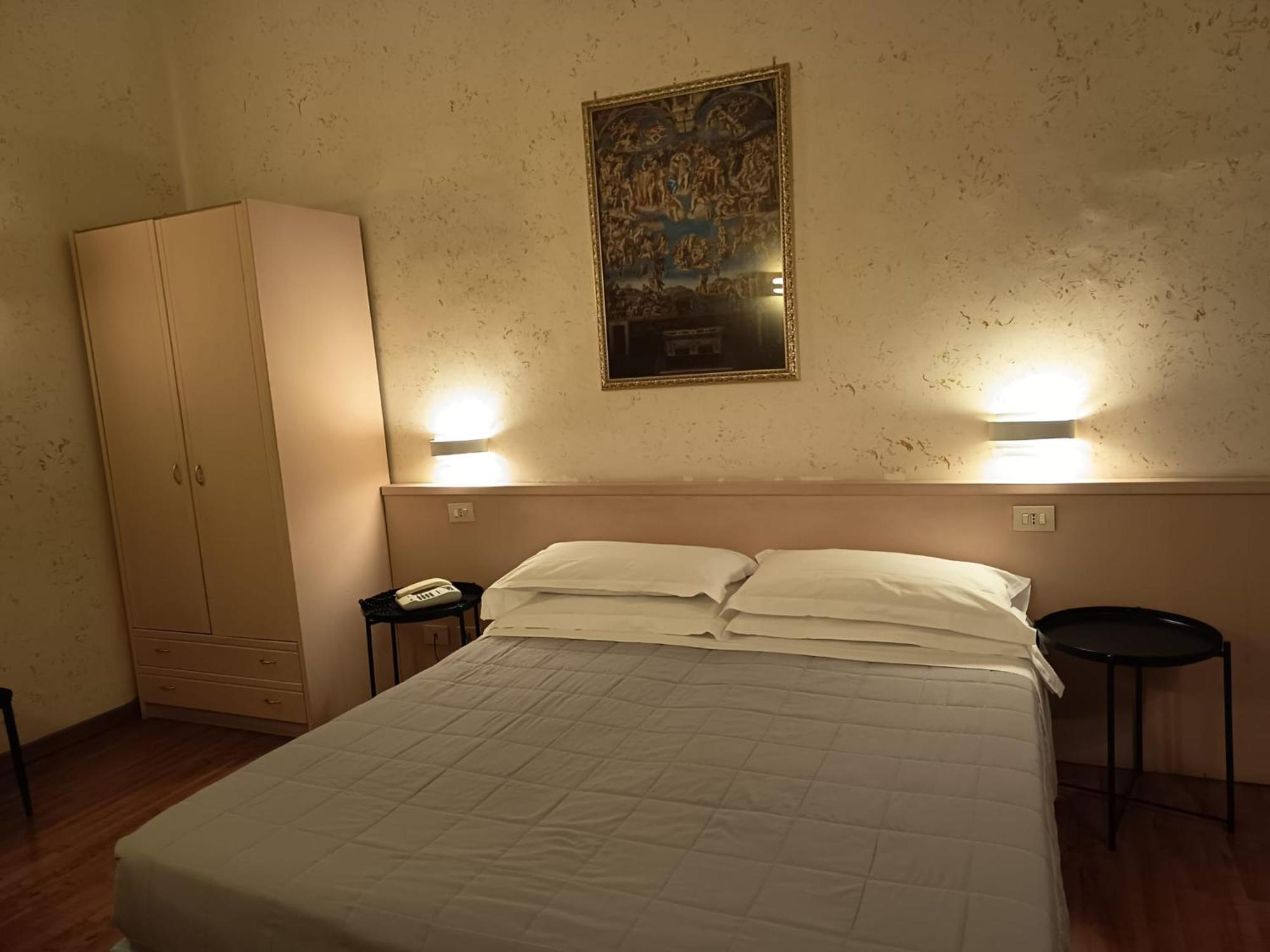 Julia Hotel