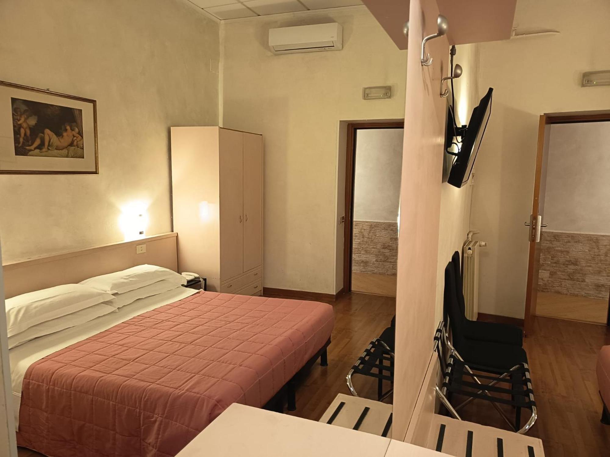 Julia Hotel 3*